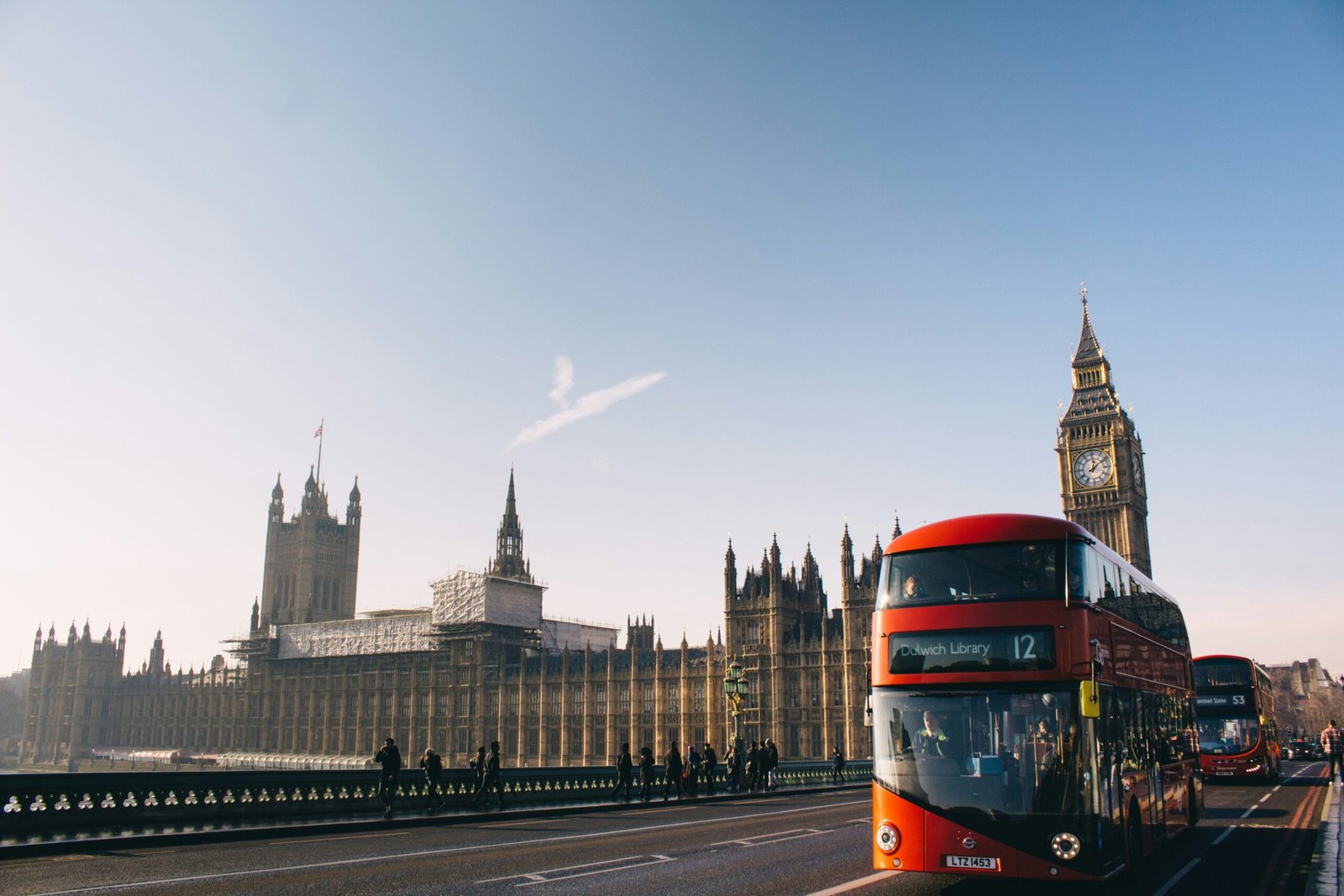 9 Expert-Recommended Steps to Secure Admission and Study in the UK